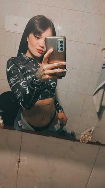 HOLA ♥️ • SOY UNA ESCORT NUEVA DE 23 AÑOS
TIERNA Y MIMOSA ! •
Mi servicio es onda novios 👩‍❤️‍👨 muchos besitos y caricias !
domicilios y encuentros
