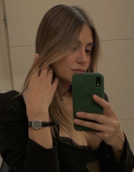 Hola amor ! Me gustaría que nos conozcamos y podamos jugar en una  videollamada hot y chanchita . Podes verme entera , jugar conmigo , te muestro partes , bailo , y cumplo todas tus fantasías . 