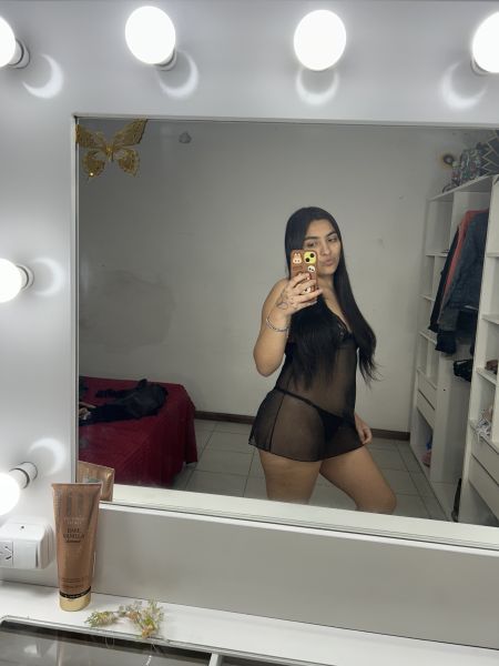 Mi servicio es súper completito 
Besitos full con lengua 
Oral sin hasta sacarte la última gota de lechita 
Hago con colita veni a disfrutarme bebe 