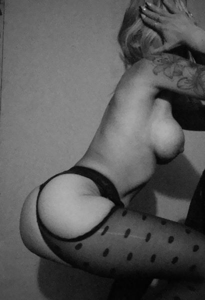 Putita hermosa!! 💋
Super calentita 🔥🔥
Amor excelente 👌 servicio ..
Convencional estilo novios ,amantes con masajes besos caricias.. como mas te guste ..🫦🫦