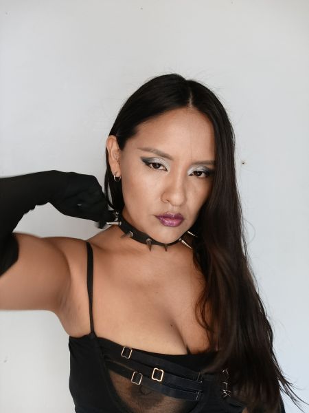 Soy una morocha totalmente activa. Me encanta penetrar hombres con mi arnes. Si no tenés experiencia, puedo iniciarte. Podemos ir probando de a poco con dedos o un dildo chico. Aunque también me gusta los que tienen experiencia y saben lo que quieren. Soy muy creativa  en el sexo y me encanta cojer de diferente formas, además de mi arnes, tengo dildos de diferentes tamaños, y lubricantes especiales para que entre perfecto el dildo. También amo hacer masajes, puede ser en la zona de los gluteos, entre pierna, masajes prostáticos, o masajes normales en la espalda. El encuentro puede ser hard, con mi lado mas dominante. O puede ser mas traqui, solo de pegging y masajes. ¿Te animas a probar?
 
Sobre mi, mi piel es suave y mi sonrisa perfecta. Mis tetas son naturales y grandes, tengo un culo hermoso. No tengo sexo convencional, no soy pasiva ni sumisa. No hago scat, ni ningún tipo de lluvia.

Practicas que hago:
Pegging 
Masajes prostáticos / eróticos / descontracturantes.
Humillación
Bullbusting
Bondage
Spanking
Feminización.
Facesiting
Dickrate
Pole-dance.


🔥videollamadas
🔥sexting 
🔥llamadas

PD: Coordino los horarios con anticipación, y priorizo personas respetuosas. Escribime 💌
