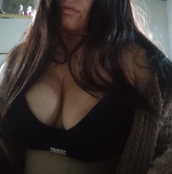 Putita con servicio completito, oral, vaginal y anal  🥵 servicios virtuales, videollamadas, sexting y fotitos preguntame sin miedo papi los limites no existen 🔥🔥