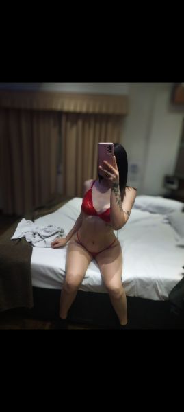 Hola amor soy valen una bebita juguetona y mimosa con ganas de darte mucho placer, dispuesta siempre a experimentar cosas nuevas y dar lo máximo de mi para que la pasemos super rico... 😋
Escribime bb. 💦🥵