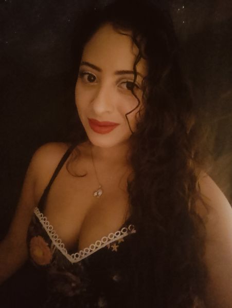 Únicamente para amantes del masaje.Soy quiromasajista.Ofrezco sesiones de masaje diseñadas para quienes buscan algo más que lo convencional mediante relajación guiada , o un masaje sensitivo con final lingam . No ofrezco penetración.
Entorno íntimo, discreto y cuidadosamente preparado, trabajo desde la relajación profunda, integrando técnicas de masaje sensitivo . No soy escort. masajes relajantes con final manual u oral con preservativo.