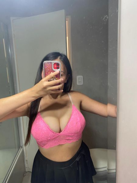 Soy Zoe..
La chica de la que no te vas a poder olvidar 🔥  
22,blanquita, cuerpo cuidado y actitud que hipnotiza. Me gusta jugar, seducir y que la pasemos increíble juntos. Cero drama, 100% discreción.  
¿Te animás a conocerme? Solo por WhatsApp.