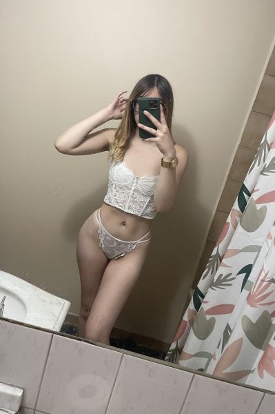 Soy Martina bb mis servicios son normal incluyen besos,caricias,diversas posiciones,sexo oral sin preservativo ( depende de tu higiene ) sexo vaginal con preservativo contactos ilimitados  



