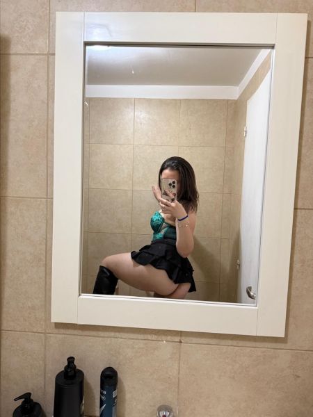 Hola bb soy Cielo…una escort completa,divertida,Dulce y juguetona. 
Conmigo te sentiras a gusto por mi calidez y dulzura. 
Podras cumplir todas tus fantasias ❤️ 
Espero conocerte pronto 
