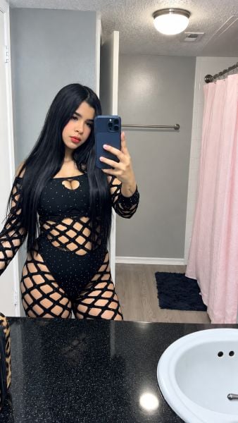 Hola mi nombre es Pao soy una linda venezolana piel morena pelinegra estoy dispuesta a complacerte bien rico en lo que desees llámame para obtener más información 