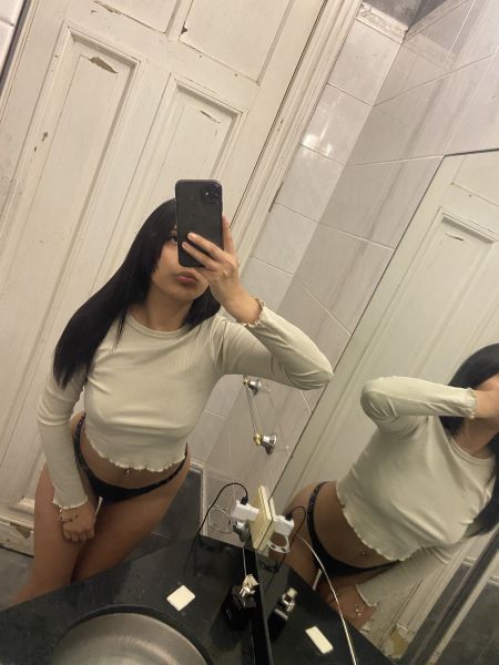 Hola bb soy Nahi una putita bien juetona,higiénica,discreta y buena onda, (no cuento con lugar) también venta de contenido y video llamada 🫦🥵