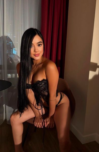 Hola cielo, soy Valery una chica muy divertida me encanta pasarla bien y conectar con las personas tener un momento único de esos que se vuelven un recuerdo inolvidable! 
Te espero amor ❤️‍🔥