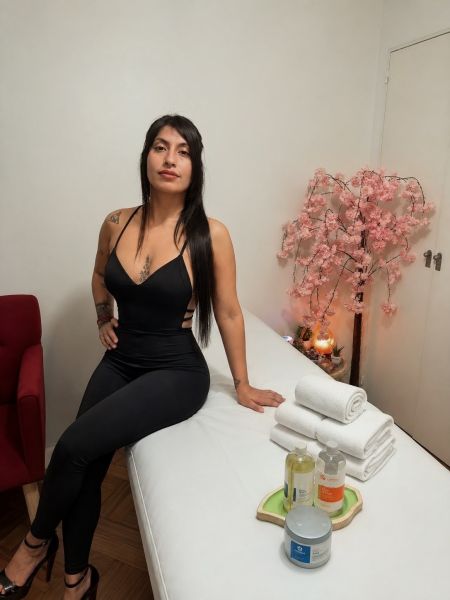Hola corazón te invito a conocerme y desconectar de la rutina. Realizo masajes descontracturantes relajantes sensitivos en todo el cuerpo. Háblame no te vas a arrepentir.