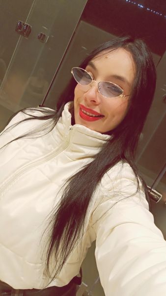 Hola me llano Salome Soi colombiana recién llegada a tu país con ganas de cumplir todos tus fetiches 