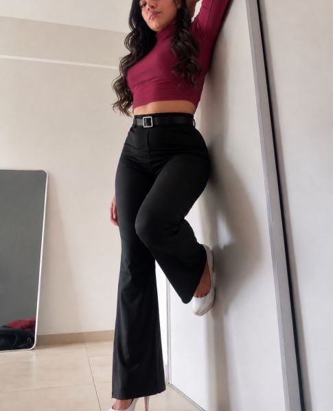 Hola soy shei una chica dulce,cálida y muy femenina, con una atención personalizada para que puedas desconectar, relajarte y disfrutar de un momento diferente 💖✨
Masajes y relax 💆
Trato cálido y personalizado 🌸
Ambiente intimo y agradable ✨