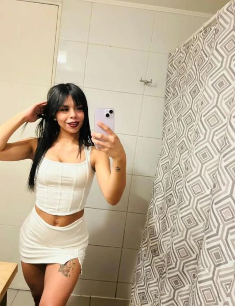 Hola amor soy Arlette morena 100% real como en mis fotos .Muy femenina,risueña y cariñosa de esas que te hacen sentir cómodo altiro.
Me encanta el trato de pololos sin apuros y con mucha química te espero en mi depto privado, limpio y discreto ❤️😘