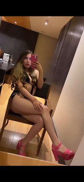 Valor: $100.000 por hora.
"Soy Paz una mujer muy sensual y exclusiva dulce pero a la vez muy candente, tu mejor compañía que de seguro cumplirá tus expectativas y te haré pasar el mejor momento,  desearás volver a mi. Mis servicios son de trato de polola, una muy regalona incluye besitos, caricias, sexo oral y vaginal con preservativo, en la hora y diversas posiciones."

"También realizo adicionales como facefuck, algo mas en mente? preguntame."