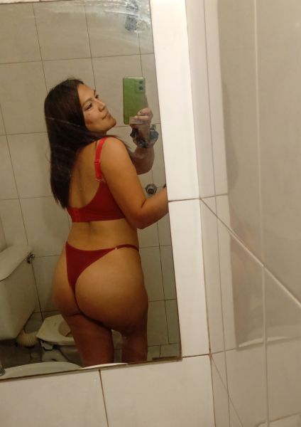 Hola amor soy Camii una chica alta,delgada,súper higiénica,simpática,fogosa,culona,buena onda. Nueva en la página💋 Disponible para salidas a hoteles o a domicilio,para más info y coordinar mándame un mensajito a mí wsp. Besos,linda noche😘😘