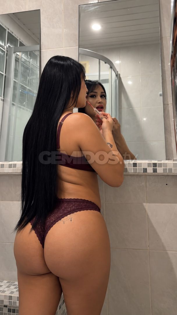 Zoe Hot