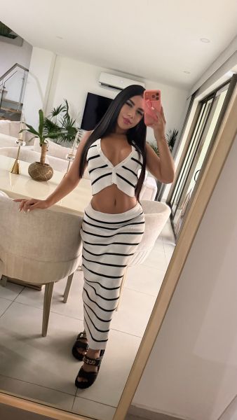 ✨ Hola, soy Valentina 🌹

Femenina, segura de mí misma y con ese toque de picardía que hace que una experiencia se vuelva difícil de olvidar. Me gusta la química, la buena conversación y dejar espacio para que la imaginación haga lo suyo. 🔥

Estoy en Santiago de Chile y trabajo exclusivamente a domicilio.

💋 Si buscas una compañía sensual, elegante y con mucha actitud, quizás podamos conocernos.

📍 Santiago
✨ Solo domicilios
💕 Citas con previa coordinación
🔒 Discreción y privacidad