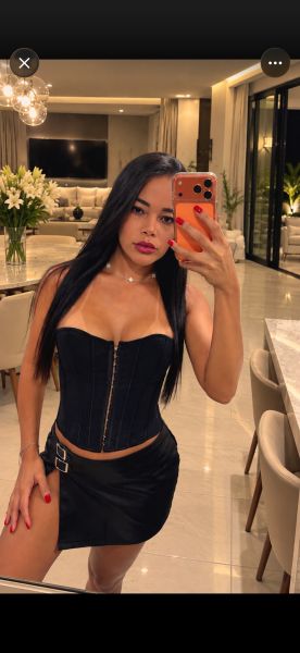 Hola, me llamo Amanda y soy una chica repleta de energía, amable y con quien te va a encantar pasar un buen rato. Me gusta conversar para conocer a las personas poco a poco.
Me gusta mucho la buena presencia, por eso siempre le doy mucha importancia 