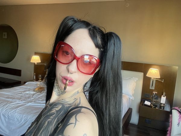 Mistress del amor
Brutal company
Soy la fantasía, la mejor droga
El mejor culo sin ningún esfuerzo
Pronombres: su majestad
Me agrada dar órdenes, recibir el respeto que merezco. Tengo un cuerpo maravilloso y un cerebro aterrador
Inicio principiantes
