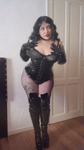 Nina Strange