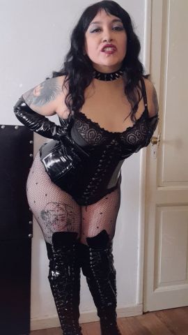 Nina Strange