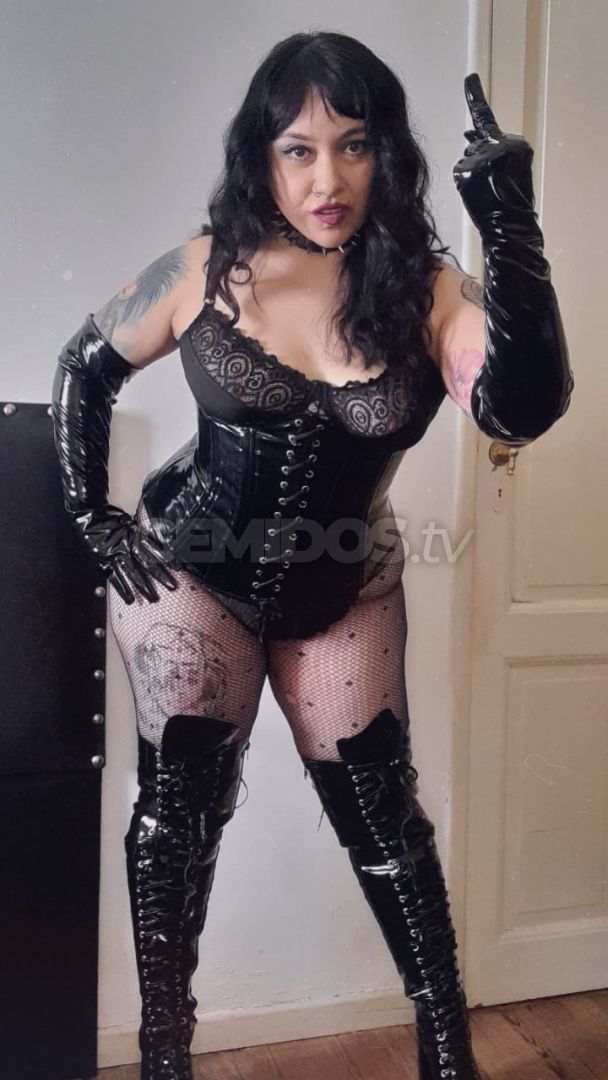 Nina Strange