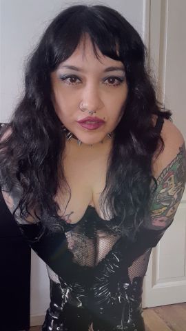 Nina Strange