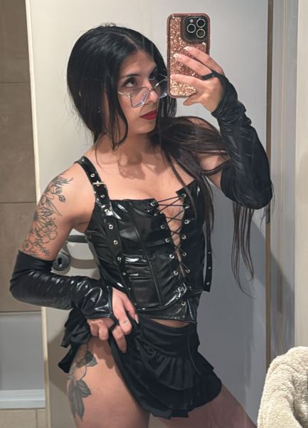 Hola amores soy Luli, una chiquitita de 1.50 muy morbosa y dominante! De 24 añitos, Trabajo solita e independiente me encuentro en zona Palermo, estoy haciendo hoteles domicilios y también estoy atendiendo en el mio.. me encuentro haciendo solo activa, anal, pasiva, oral, flaquita y petisita🤤 las poses que más te gusten en el servicio que vos prefieras😘
También ofrezco mis servicios virtuales de pack de contenido, fotos, videos, y vídeollamada 🔥
ig: @Sofibandi___
Telgrm: Lulitaxxn

Precio de fetiches bdms:
Atender sin bañarme y con olor: 200usd 
Lluvia dorada y eyaculación final: 300 usd 
Lluvia marrón: 700usd 