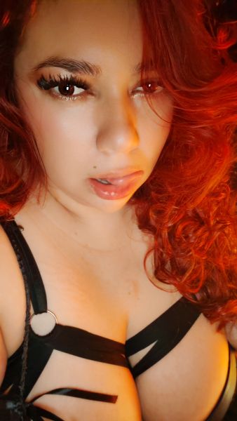 Te doy la bienvenida más deliciosa a mi anuncio😋💣, mi amor. Estás ante VÍCTORIA SANTE😋💣, una rica madurita de 35 años tan caliente que nunca has visto a ninguna otra como yo y te aseguro que jamás te han hecho gozar como puedo hacerlo con el inigualable servicio de escort. Tengo un culazo espectacular que te hará delirar. Soy una experta en todas las cosas ricas que hay en el sexo y por eso la experiencia que tendrás a mi lado será inolvidable. También descubrirás que soy bien estrechita y tengo muchas ganas de placer, así que conmigo tu satisfacción está garantizada😋💣.