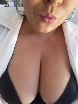 Davina Sales