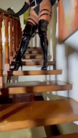Nah Dominatrix
