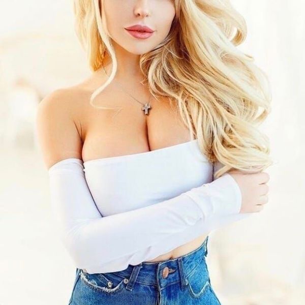 Escorts AVRIL in Paris