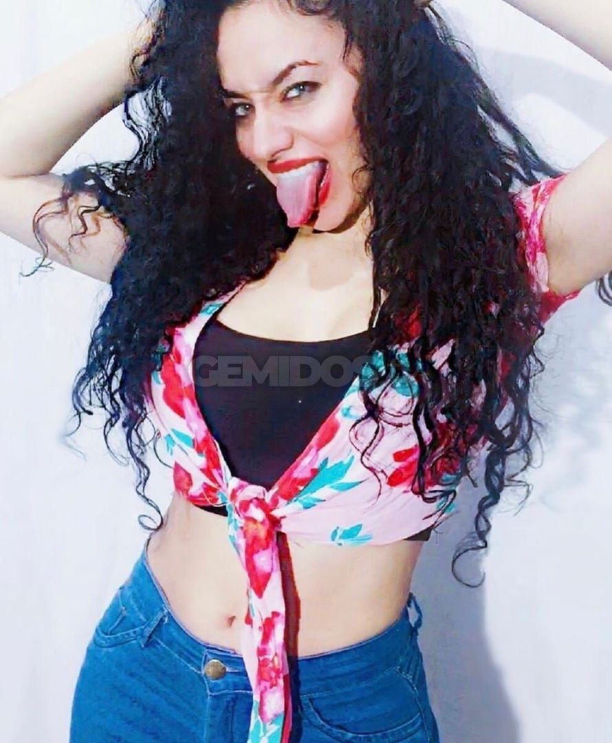 Hot NONI dominatrix