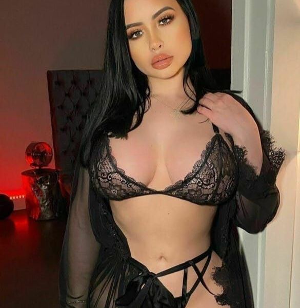 Escorts Teya in Riyadh