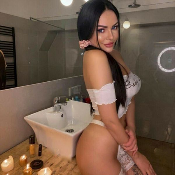 Escorts Amily a Riyadh