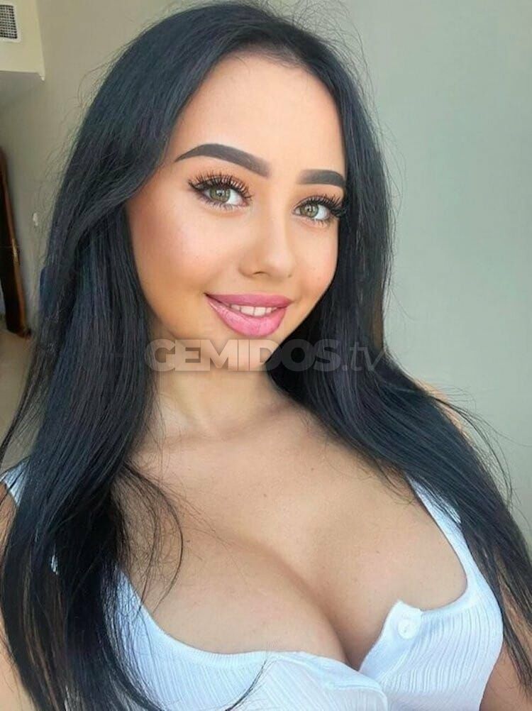 Riana Hot in Panties
