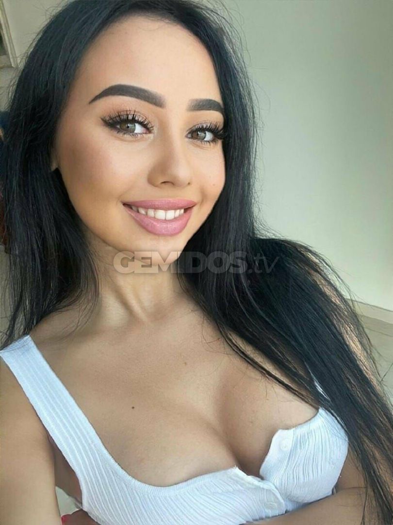 Riana Hot in Panties