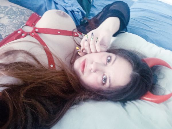 Hola bebe, soy Moon , tengo 35 añitos y doy servicios virtuales. 🚫🚫NO HAGO ENCUENTROS.🚫🚫
soy castaña, piel blanca, de ojos verdes y pulposa 