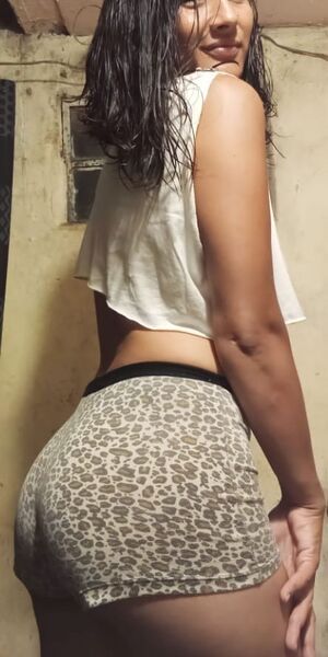 Escorts Sumi in Terminal