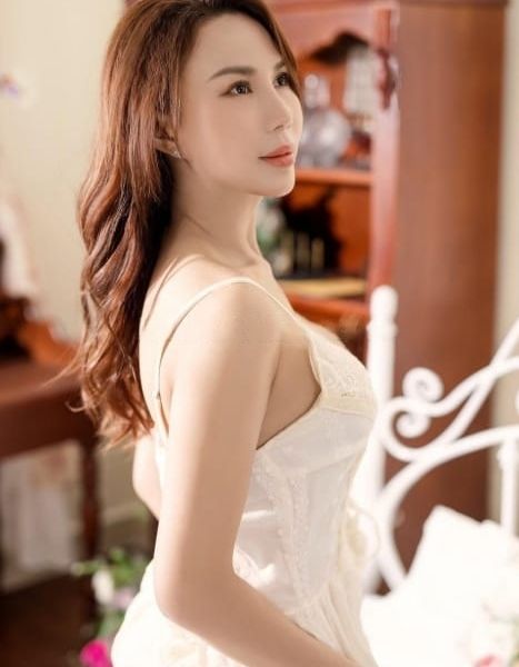 Escorts Julia in Dubai