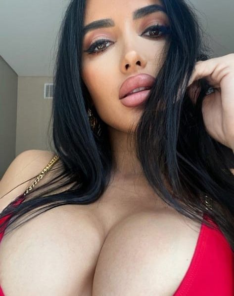 Escorts Kim in Dubai