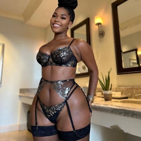 Escorts Naomi en Dubai