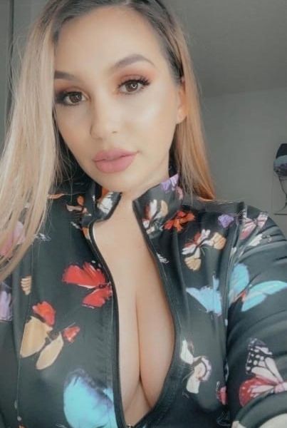 Escorts Mikky in Dubai