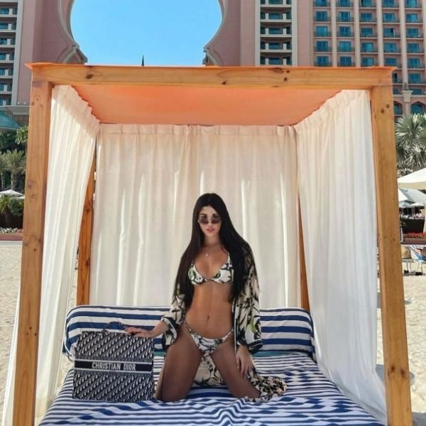 Escorts Yana in Dubai