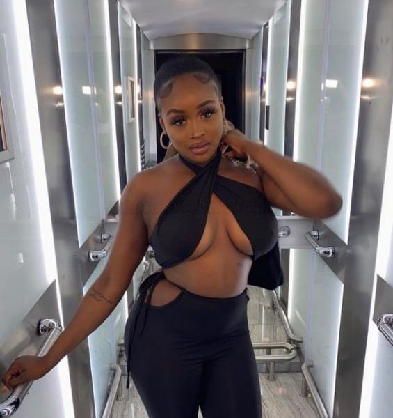Escort Mirabel à Dubai