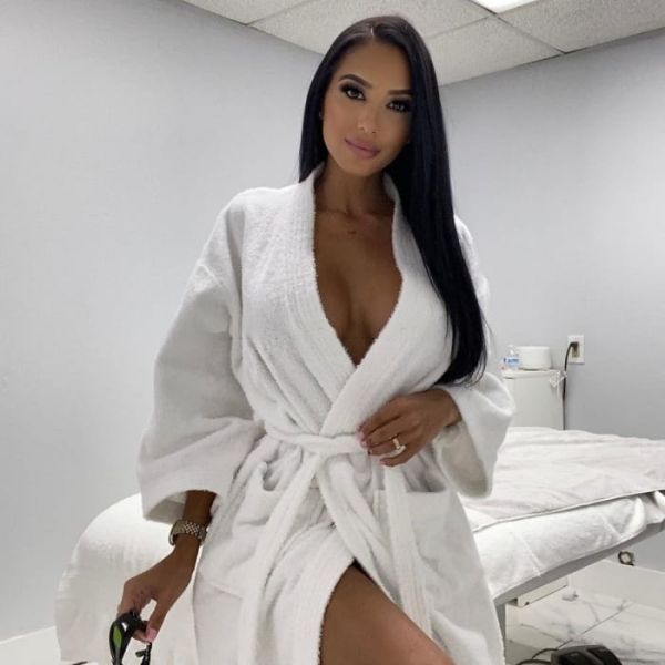 Escorts Vanessa in Dubai