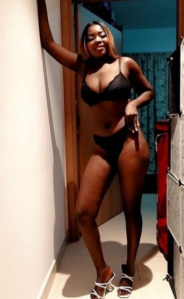 Escorts Vivian in Dubai