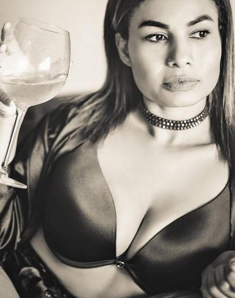 Escorts Regiane en Dubai