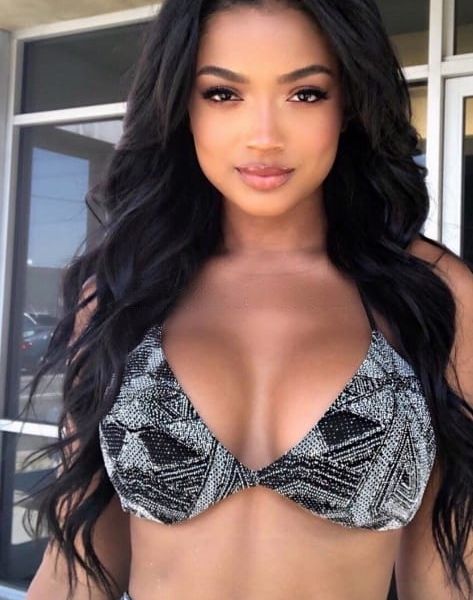 Escorts Neema in Abu Dhabi